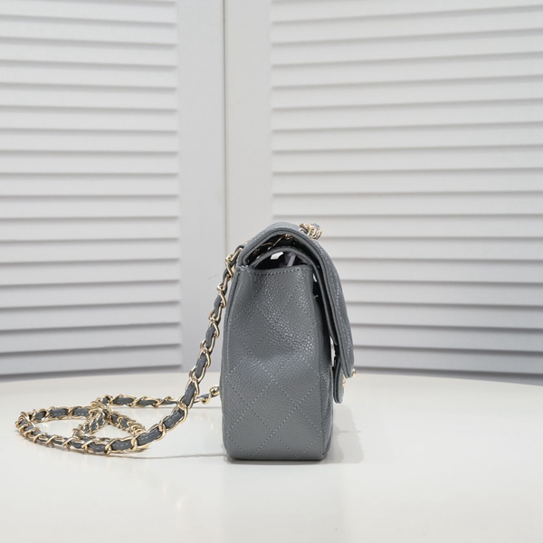 シャネルバッグ背面デザイン